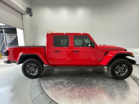 Used 2025 Jeep Gladiator Mojave image 15