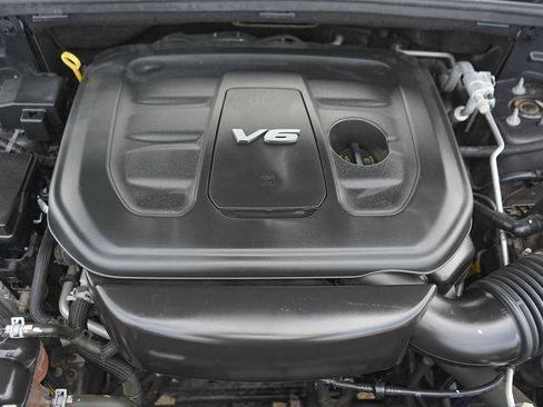 Used 2018 Jeep Grand Cherokee Altitude AWD/4WD image 9