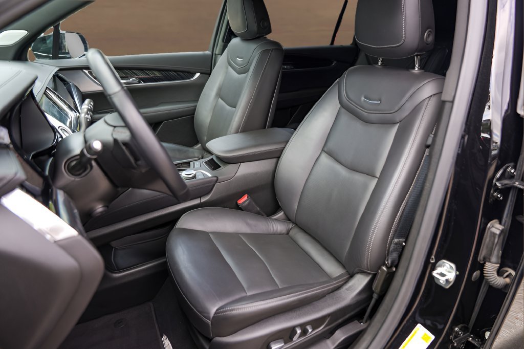 Certified 2025 Cadillac XT6 Premium Luxury FWD image 7