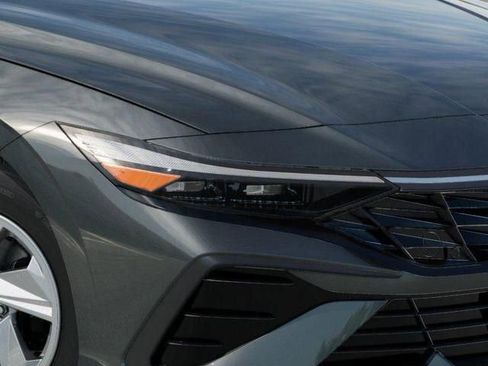 New 2026 Hyundai Elantra SE image 9