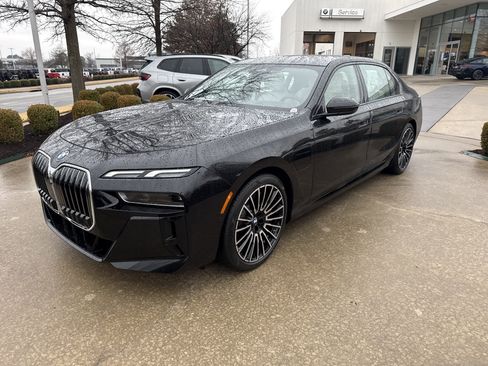 New 2026 BMW 750e xDrive image 1