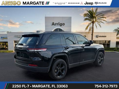 Used 2025 Jeep Grand Cherokee Limited w/ Luxury Tech Group II AWD/4WD image 7