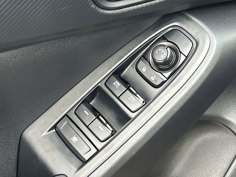 Certified 2025 Subaru Crosstrek 2.0i Premium image 18