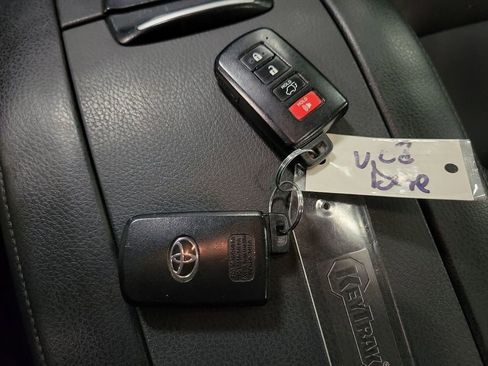 Used 2017 Toyota Highlander XLE AWD/4WD image 15