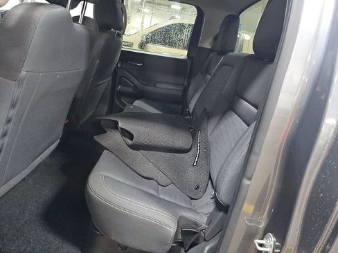 Used 2024 Nissan Frontier SV image 4