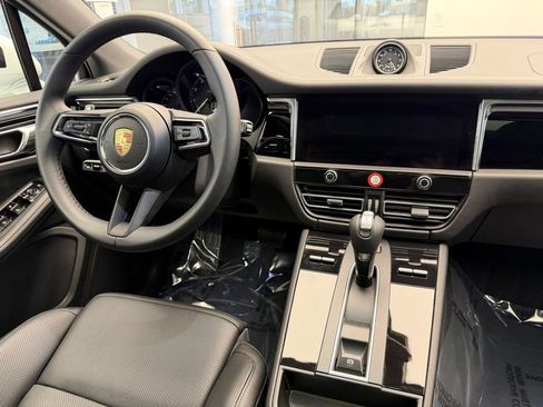 Used 2026 Porsche Macan AWD/4WD image 14