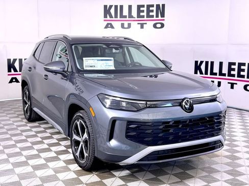 New 2025 Volkswagen Tiguan SE image 9