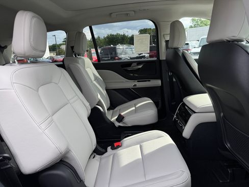 New 2026 Lincoln Aviator AWD image 27
