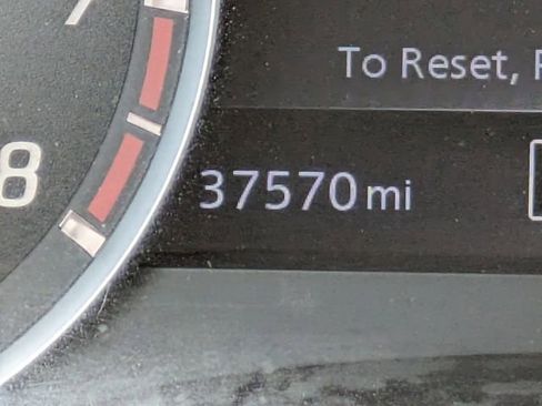 Used 2024 Nissan Frontier SV image 29