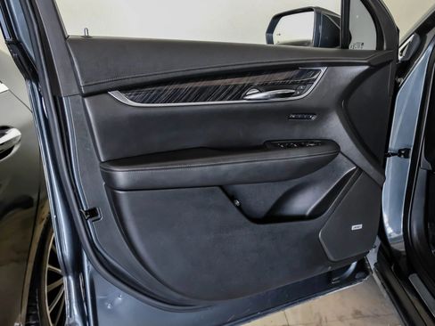 Used 2020 Cadillac XT6 Premium Luxury FWD image 39