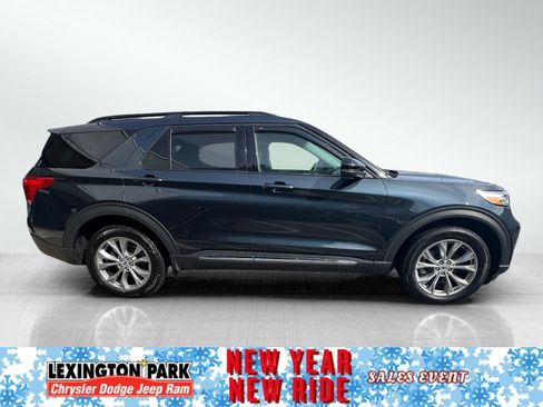 Used 2024 Ford Explorer XLT w/ Equipment Group 202A image 4