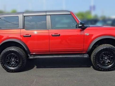 Certified 2024 Ford Bronco Wildtrak AWD/4WD image 2