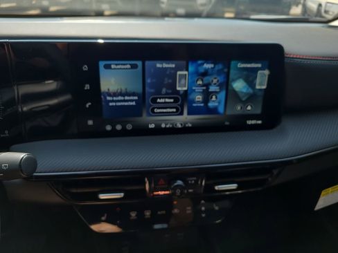 New 2026 Nissan Kicks SR w/ SR Premium Package FWD image 17