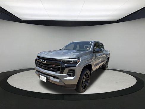 Used 2025 Chevrolet Colorado Z71 w/ Technology Package AWD/4WD image 1