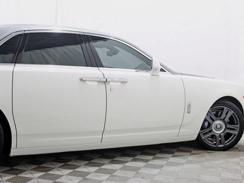 Used 2016 Rolls-Royce Ghost RWD image 11