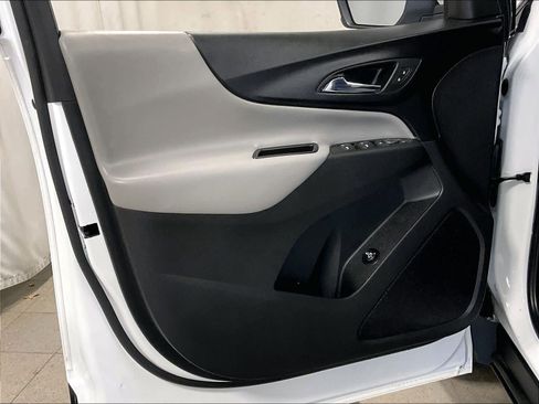 Used 2023 Chevrolet Equinox LT w/ Driver Convenience Package image 9