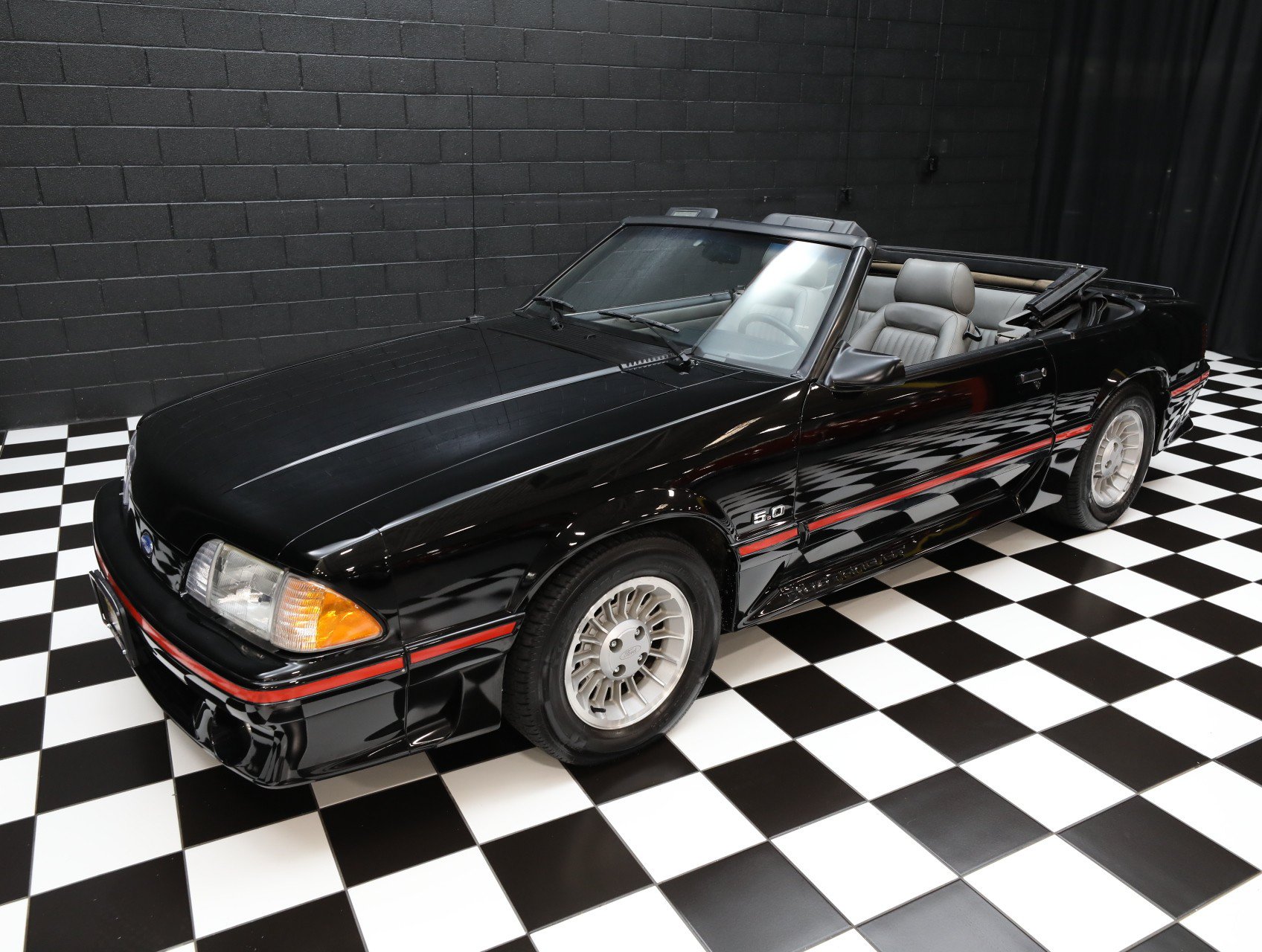 Used 1987 Ford Mustang GT RWD image 14