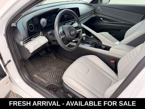Used 2024 Hyundai Elantra Limited image 7