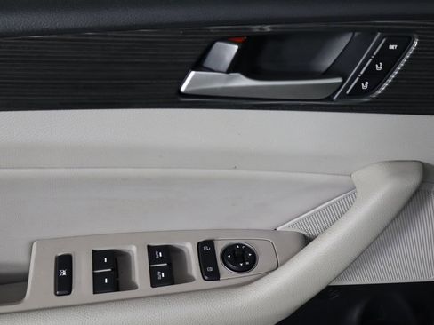 Used 2019 Hyundai Sonata Limited w/ Ultimate Package 04 image 22