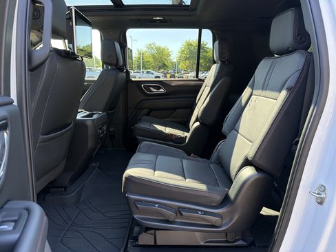 Used 2023 Chevrolet Suburban RST w/ Luxury Package AWD/4WD image 32