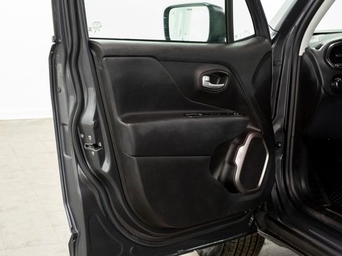 Used 2023 Jeep Renegade Latitude image 6