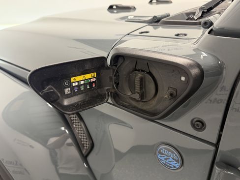 Used 2025 Jeep Wrangler Unlimited Sahara AWD/4WD image 25