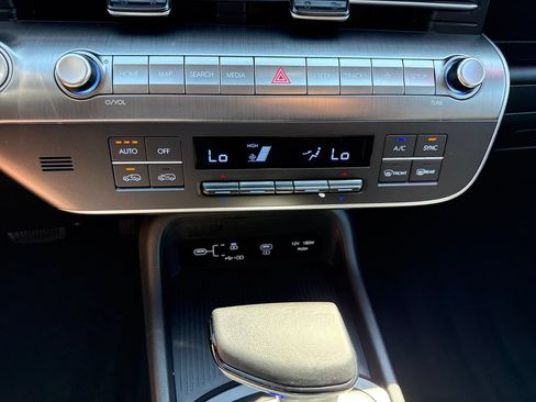 Certified 2024 Hyundai Kona SEL AWD/4WD image 28