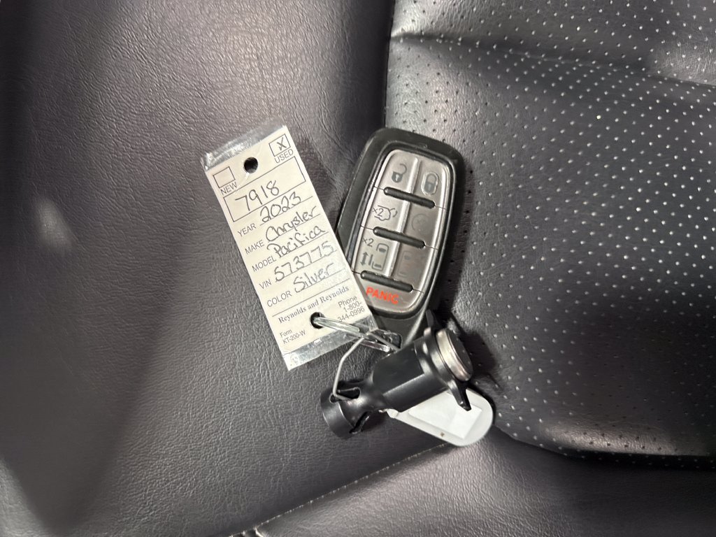 Used 2023 Chrysler Pacifica Touring-L FWD image 25
