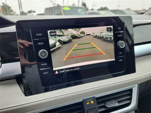 New 2025 Volkswagen Taos SE image 15