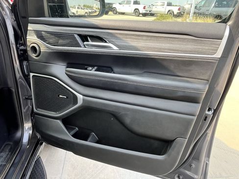 Used 2024 Jeep Wagoneer Series II w/ Flexible Seating Group RWD image 22