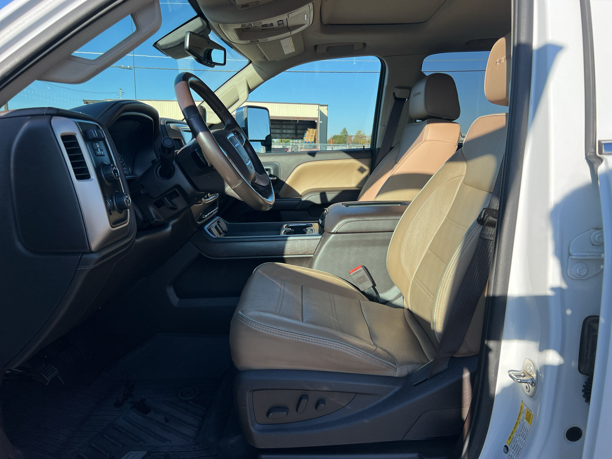 Used 2017 GMC Sierra 2500 Denali w/ Duramax Plus Package AWD/4WD image 35