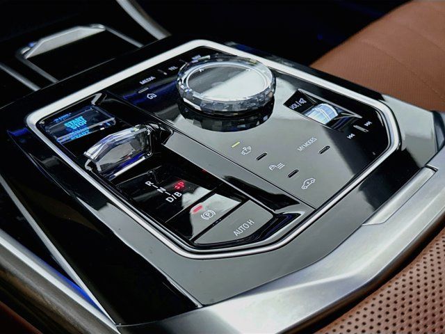 Certified 2023 BMW i7 xDrive60 w/ Executive Package 2 AWD/4WD image 17