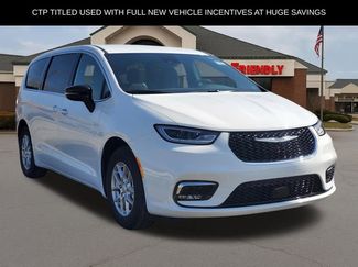 New 2026 Chrysler Pacifica Select video 2