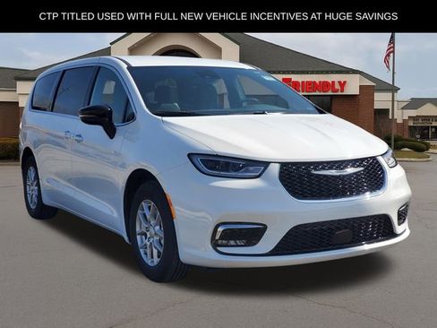 New 2026 Chrysler Pacifica Select image 2