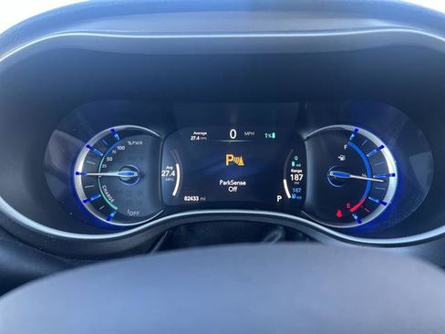 Used 2021 Chrysler Pacifica Touring-L image 10