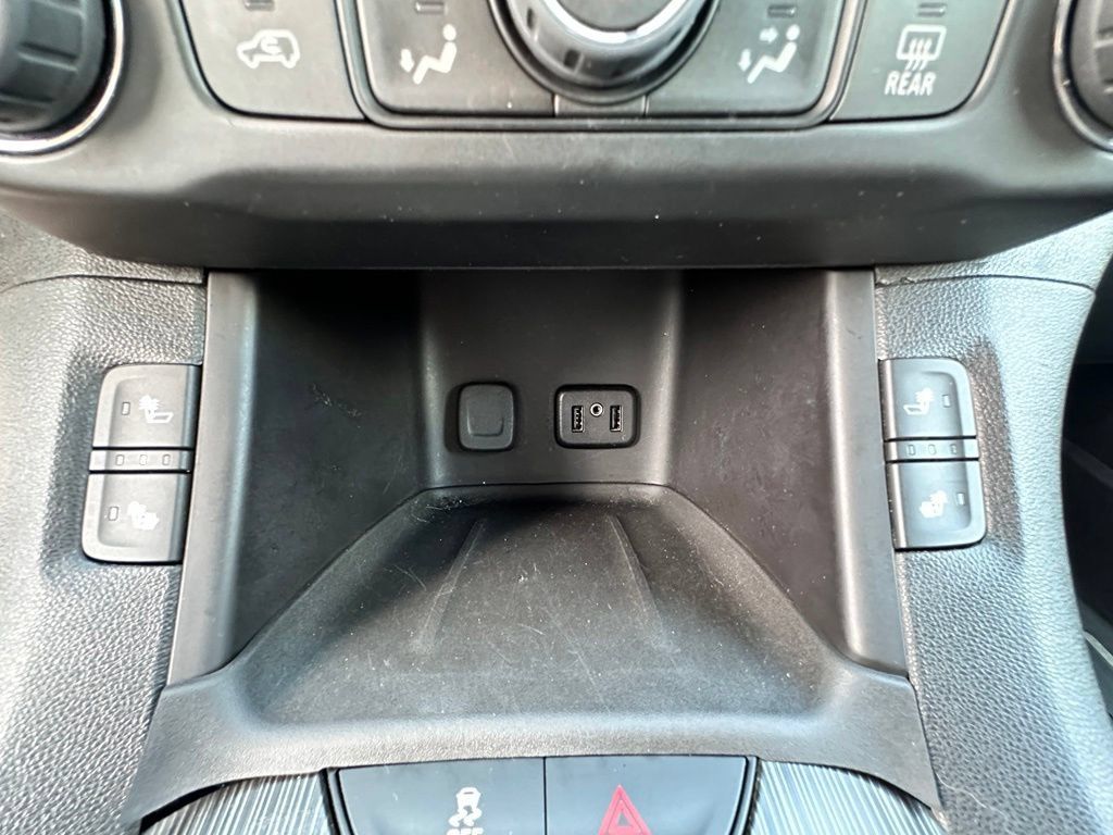 Certified 2019 GMC Acadia SLT w/ LPO, Floor Liner Package AWD/4WD image 31