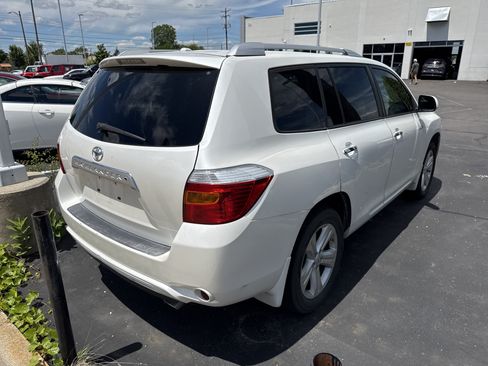 Used 2010 Toyota Highlander Limited FWD image 3