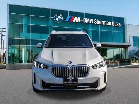 Used 2024 BMW X5 xDrive40i w/ Premium Package AWD/4WD image 2