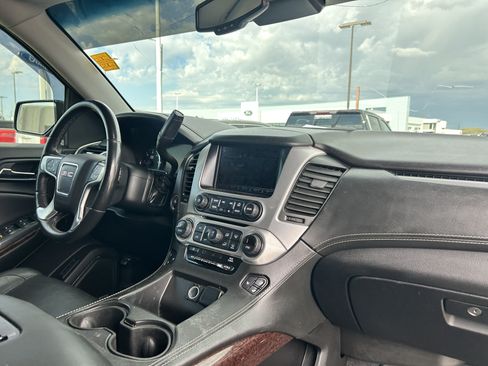 Used 2019 GMC Yukon XL SLT w/ Graphite Performance Edition AWD/4WD image 14