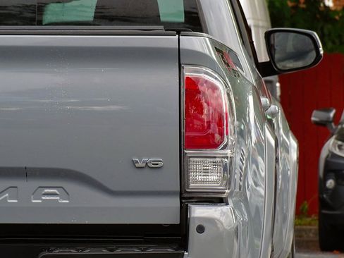 Used 2020 Toyota Tacoma TRD Sport w/ Technology Package AWD/4WD image 17
