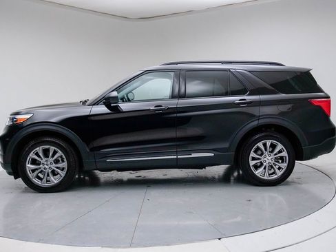 Used 2023 Ford Explorer XLT w/ Equipment Group 202A image 6