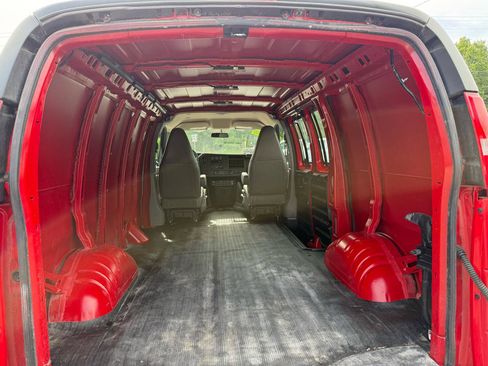 Used 2022 Chevrolet Express 2500 w/ Driver Convenience Package RWD image 10