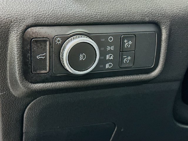 Used 2023 Ford Explorer XLT w/ Equipment Group 202A AWD/4WD image 15
