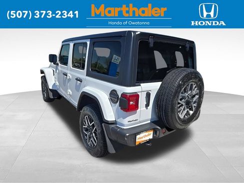 Used 2024 Jeep Wrangler Unlimited Sahara w/ Technology Group AWD/4WD image 3