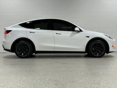 Used 2021 Tesla Model Y Long Range AWD/4WD image 5