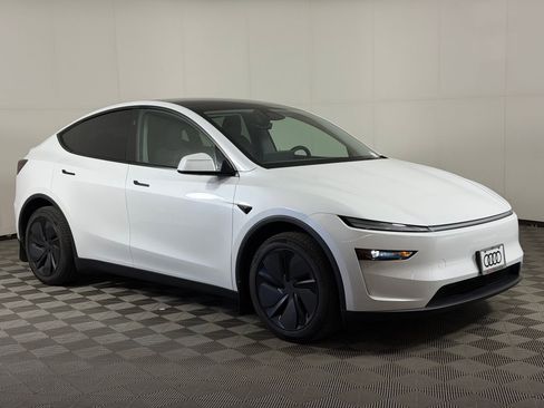 Used 2026 Tesla Model Y Long Range AWD/4WD image 7