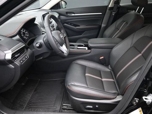 Certified 2025 Nissan Altima 2.5 SR FWD image 19