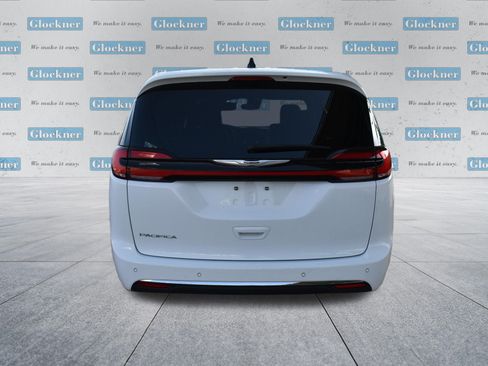 Used 2025 Chrysler Pacifica Select FWD image 7