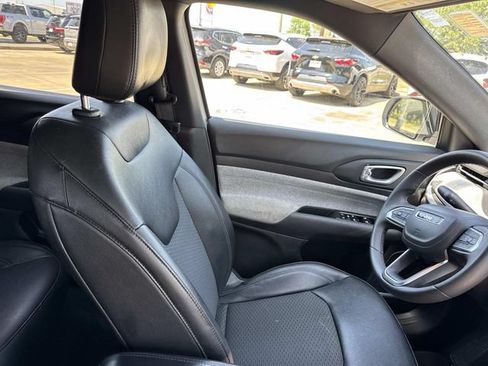 Used 2024 Jeep Compass Latitude AWD/4WD image 16