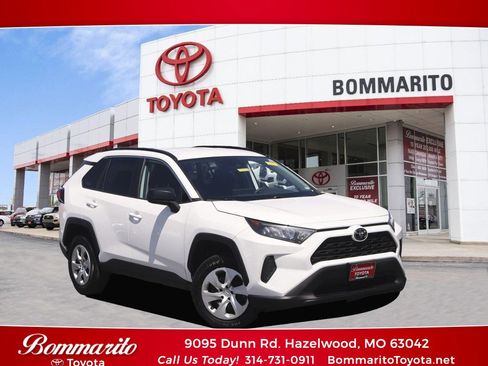 Used 2021 Toyota RAV4 LE FWD image 1